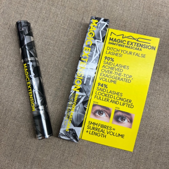 MAC Magic Extension 5mm Fibre Mascara in Extensive Black - Picture 5 of 5